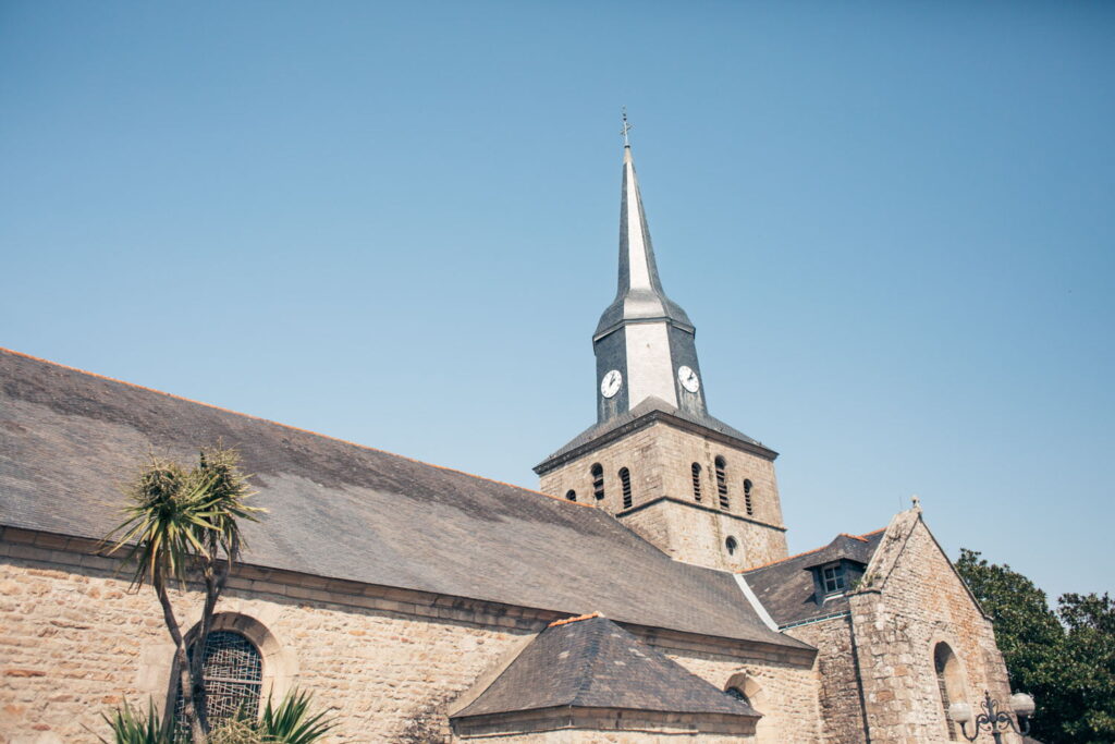 Photo de la messe de mariage franco péruvien plage finistere bretagne CharlesRD