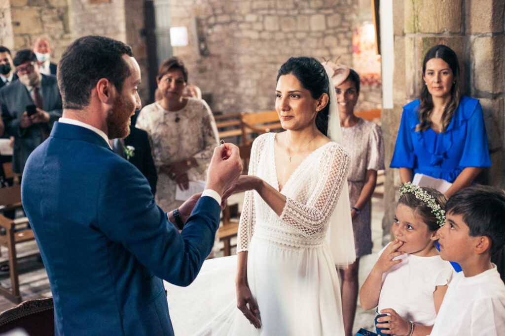 Photo de la messe de mariage franco péruvien plage finistere bretagne CharlesRD