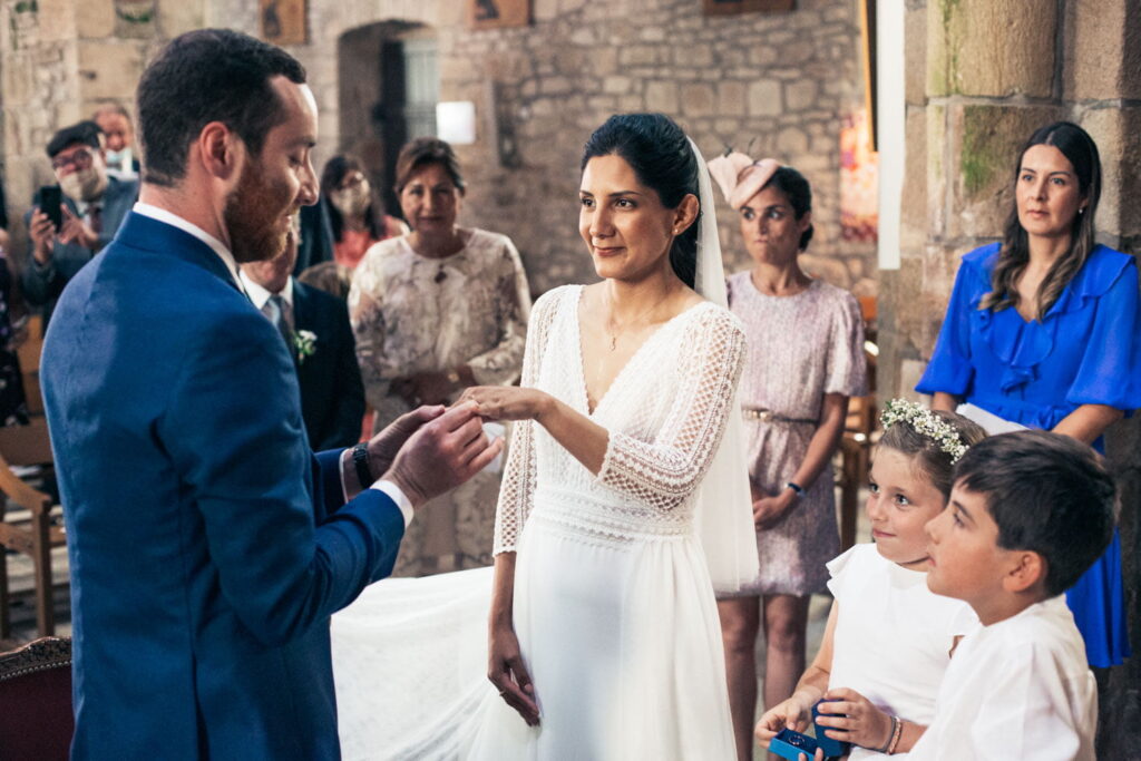 Photo de la messe de mariage franco péruvien plage finistere bretagne CharlesRD