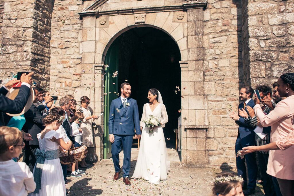 Photo de la messe de mariage franco péruvien plage finistere bretagne CharlesRD